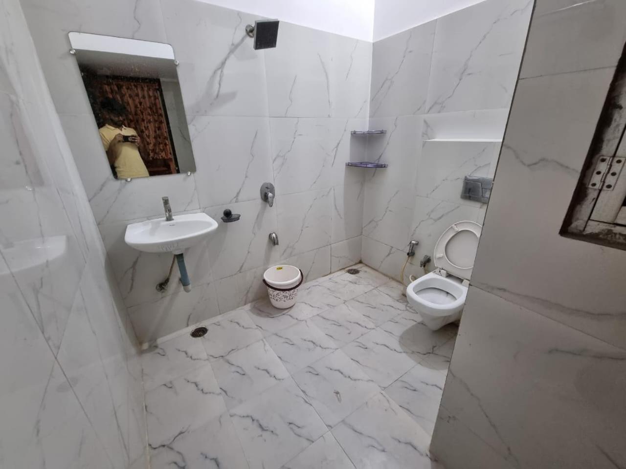 Leela Homestay Jabalpur - Lily - 2 Bhk Luxury Appartment Bagian luar foto