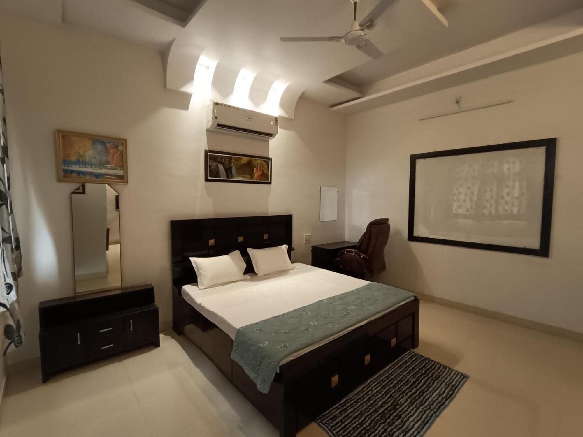 Leela Homestay Jabalpur - Lily - 2 Bhk Luxury Appartment Bagian luar foto