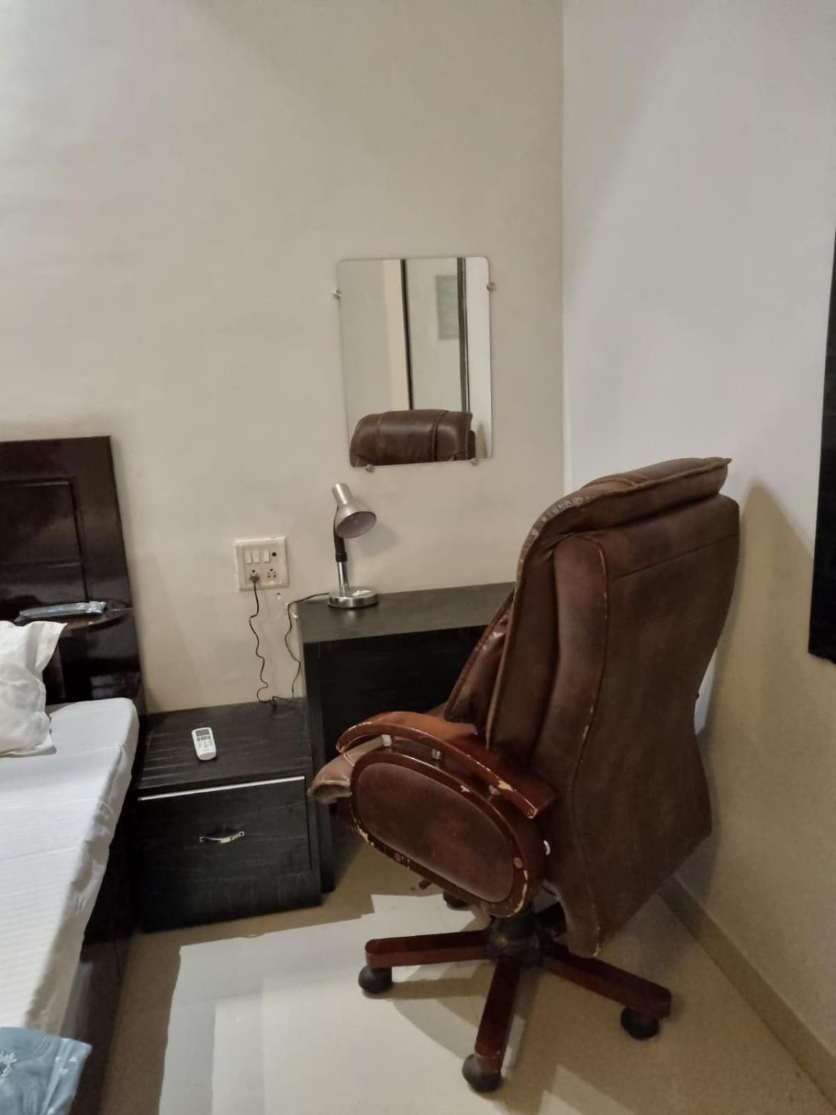 Leela Homestay Jabalpur - Lily - 2 Bhk Luxury Appartment Bagian luar foto